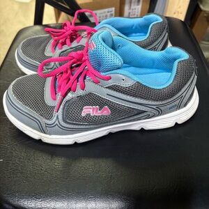 Fila Women’s Charcoal Sneakers with Bright Pink Laces. Size 8.5